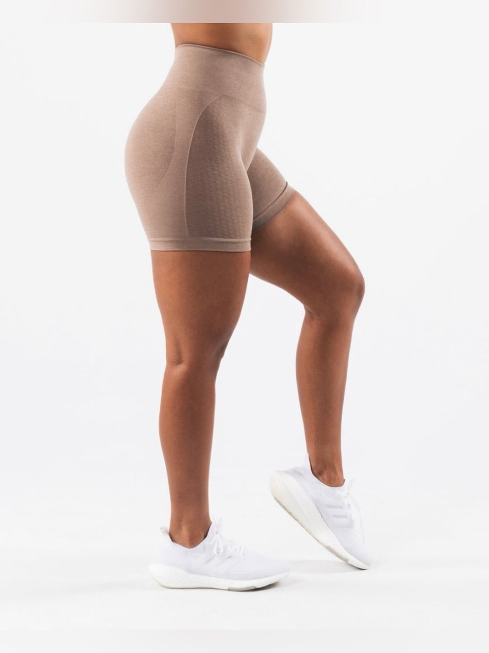 Alphalete Amplify Contour Short 5” High Rise Sand NEW Small